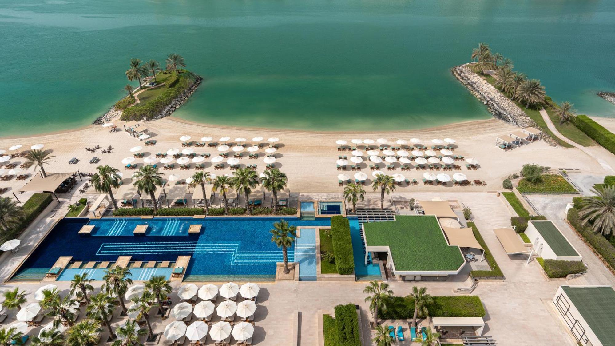 แฟร์ม้อนท์ แบบ ออล บาห์ร Hotel อาบูดาบี ภายนอก รูปภาพ Aerial view of the beach at the hotel