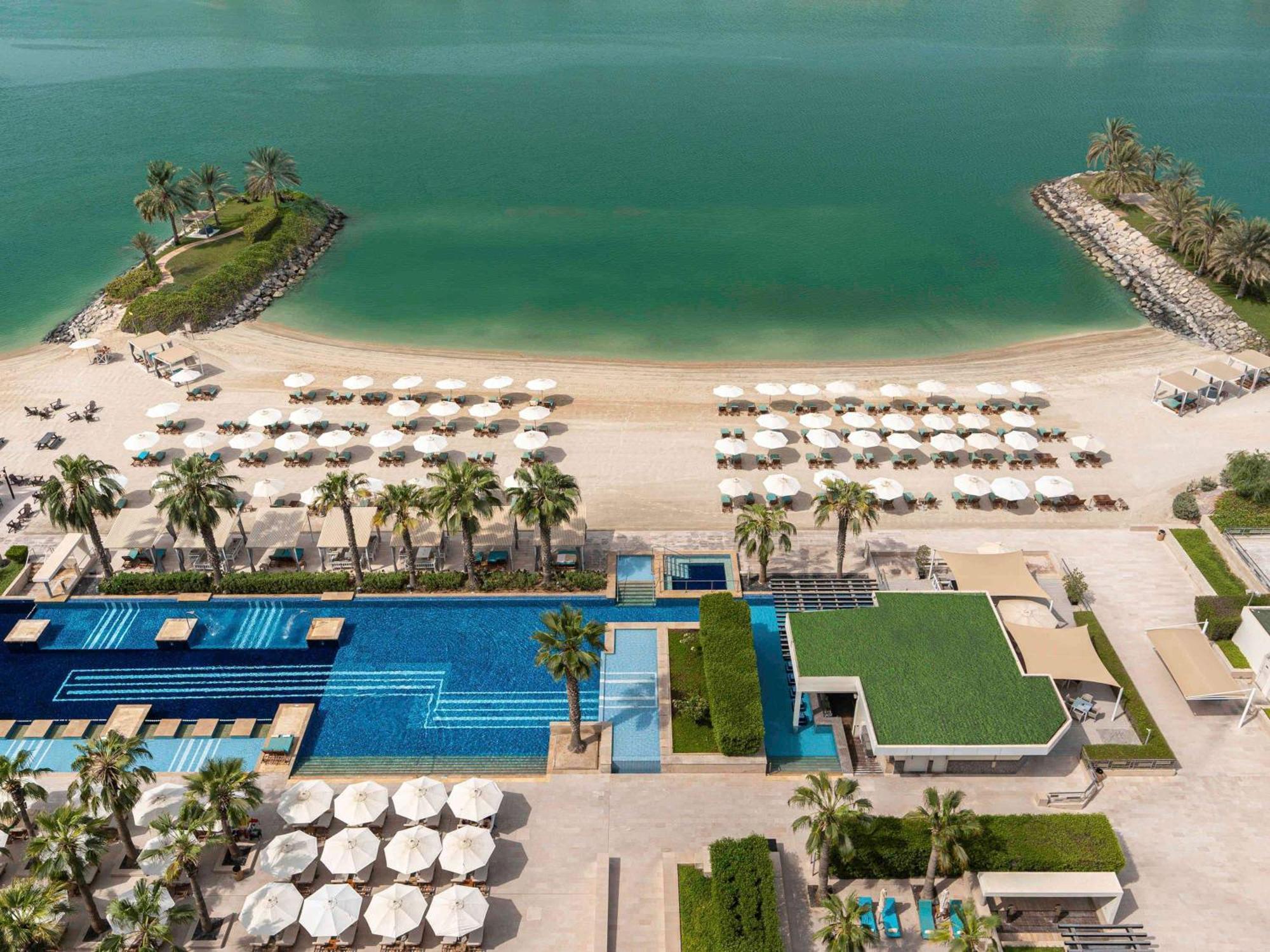 แฟร์ม้อนท์ แบบ ออล บาห์ร Hotel อาบูดาบี ภายนอก รูปภาพ Aerial view of the beach at The Oberoi, Dubai