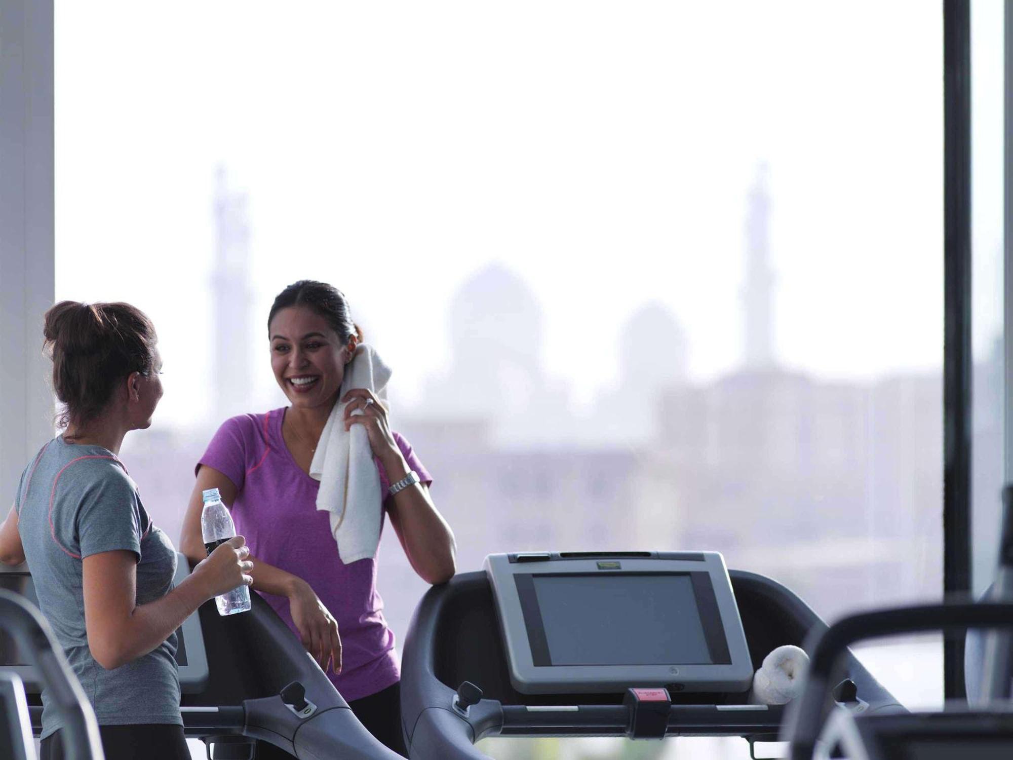 แฟร์ม้อนท์ แบบ ออล บาห์ร Hotel อาบูดาบี ภายนอก รูปภาพ A treadmill